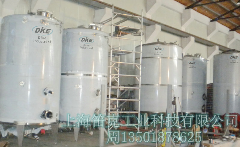 不銹鋼儲(chǔ)水罐